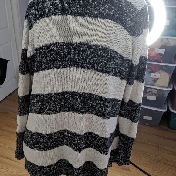 Torrid - sweater wrap - Picture 3 of 9